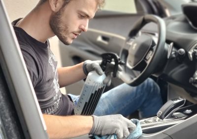Nettoyer l’intérieur d’une voiture